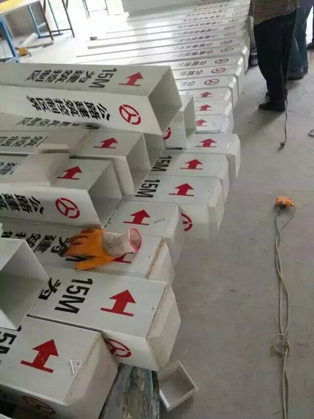 公路玻璃钢标志桩